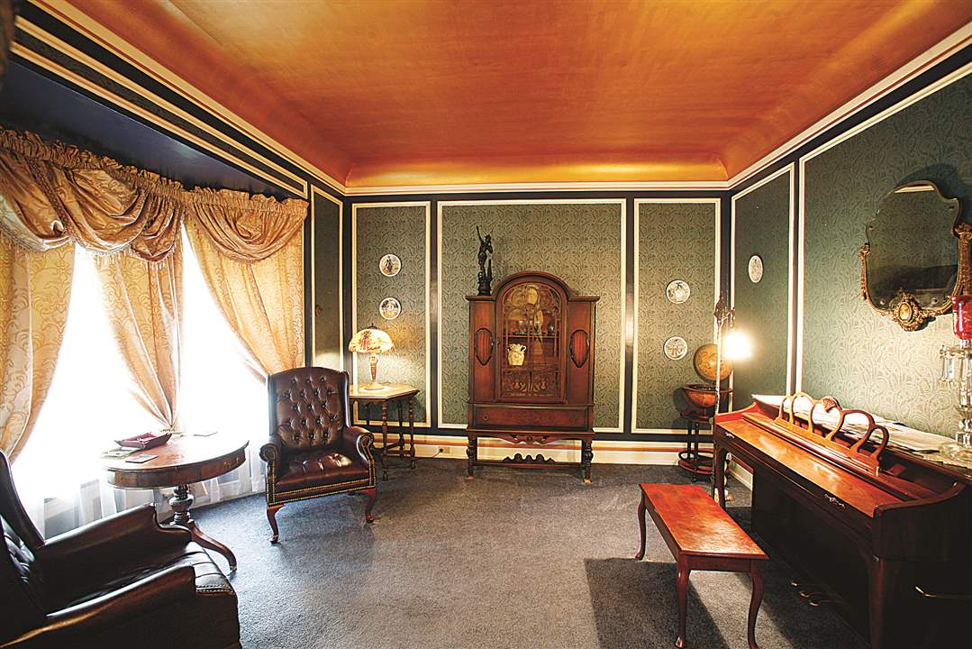 Frauenknecht-Fitch-parlor