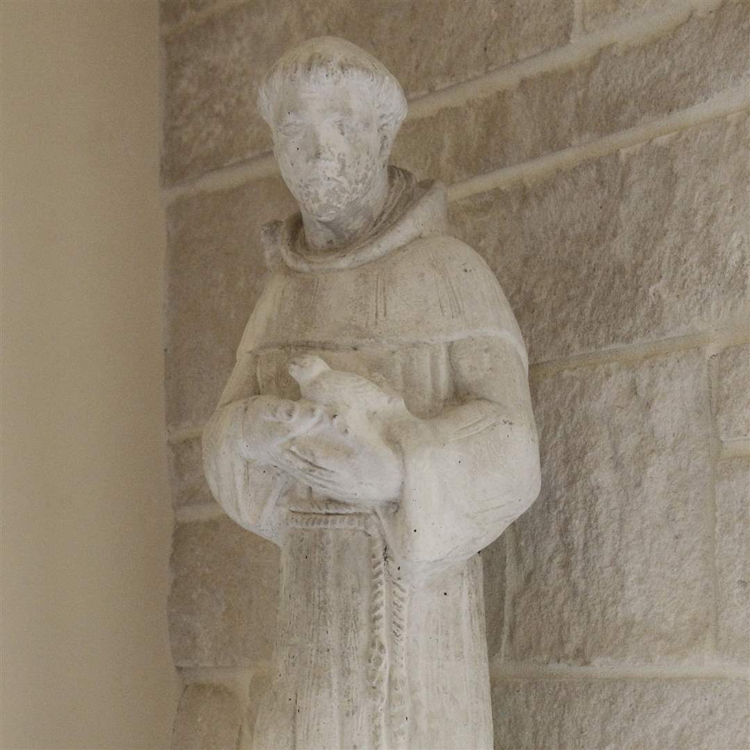 Edens-St-Francis-statue