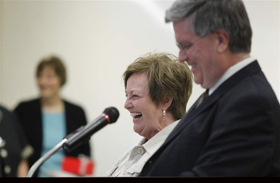 2-longtime-administrators-to-retire