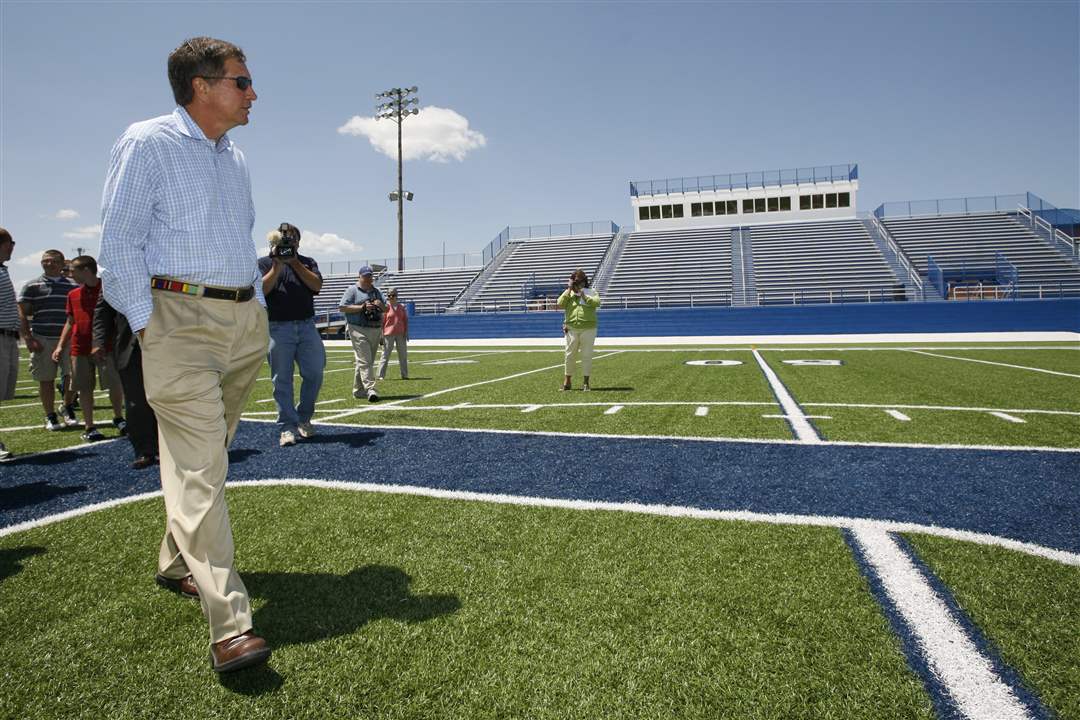 Mr-Kasich-touring-the-Lake-High-School-football-stadium