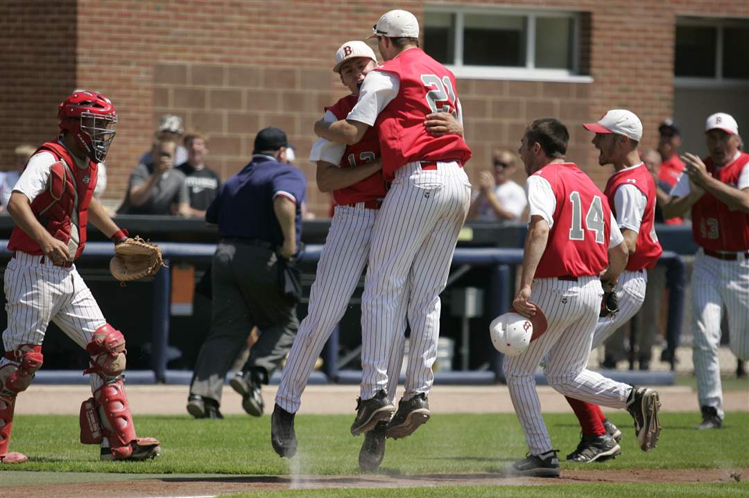Bedford-Detroit-Western-Int-Mules-win