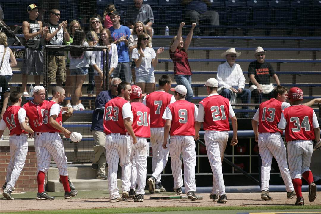 Bedford-Detroit-Western-Int-cheer
