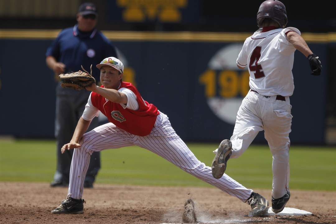 Bedford-Detroit-Western-Int-Kyle-Kuhr-Nico-Cuevas