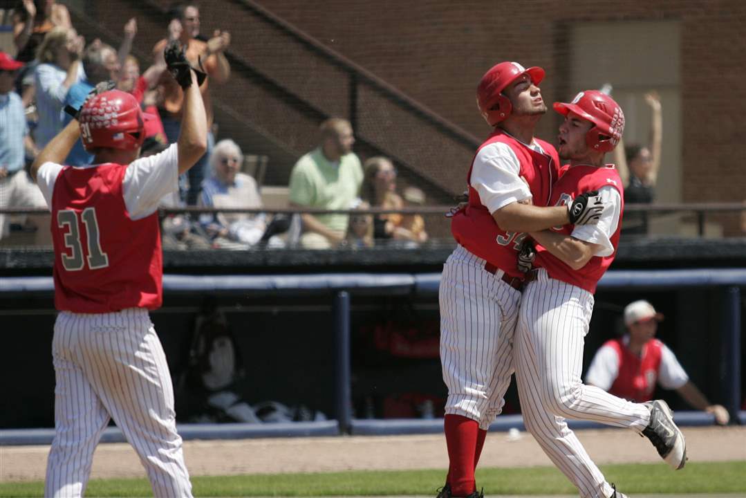 Bedford-Detroit-Western-Int-Aaron-Mills-Joe-Bemister-Zach-Mayo