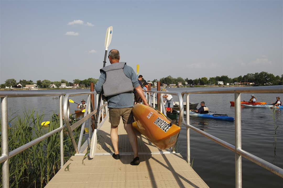 NWORR-carry-canoe
