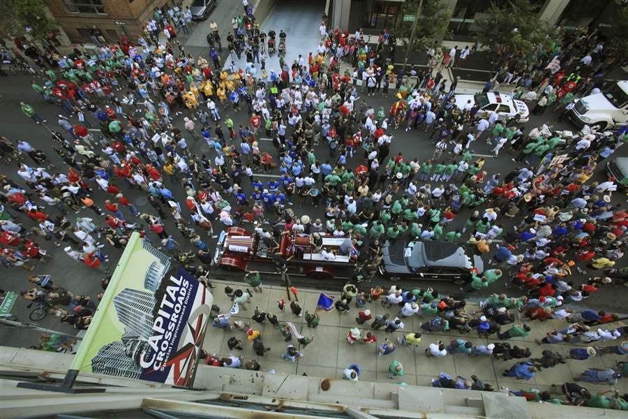 SB-5-crowd