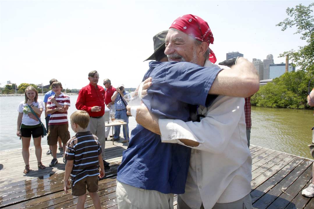 Horvat-and-Pollick-embrace