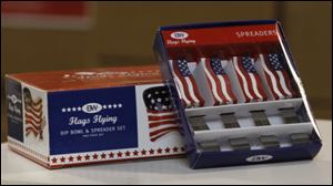 A patriotic dip bowl and spreaders at the Libbey Glass Outlet.