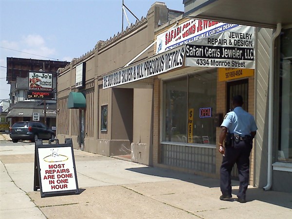 Man with gun robs West Toledo jewelry store The Blade