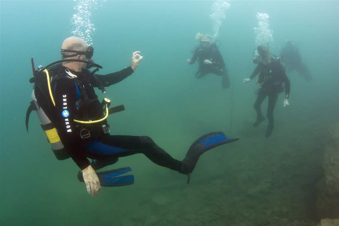 Jeff-Davis-signals-OK