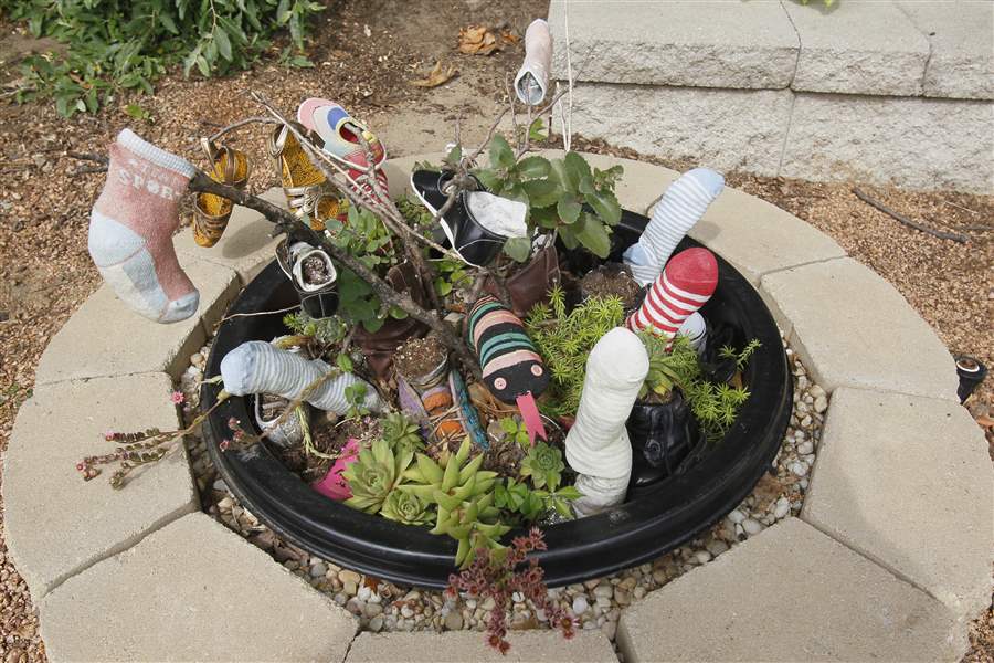Bedford-library-garden-blends-nature-letters-2