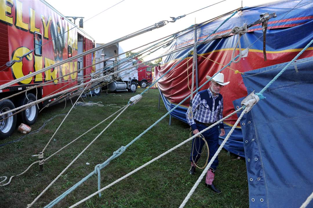 KM-Circus-John-Ringling-North-II-tent
