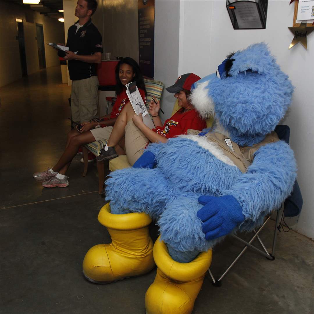 Mud-Hens-Nikki-Soldner-CatTrick