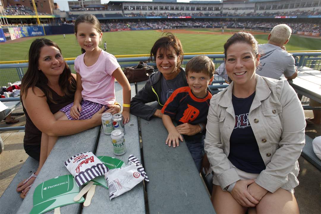 Mud-Hens-Jessica-Mattox-Izabella-Mattox-Jackie-Nusbaum-Hayden-Mattox-Elizabeth-Summersett