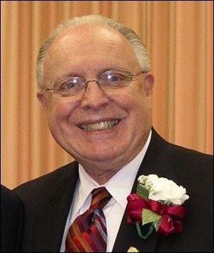Paul Stanifer, a former music teacher at Bedford High School, will be inducted into the school's hall of fame.