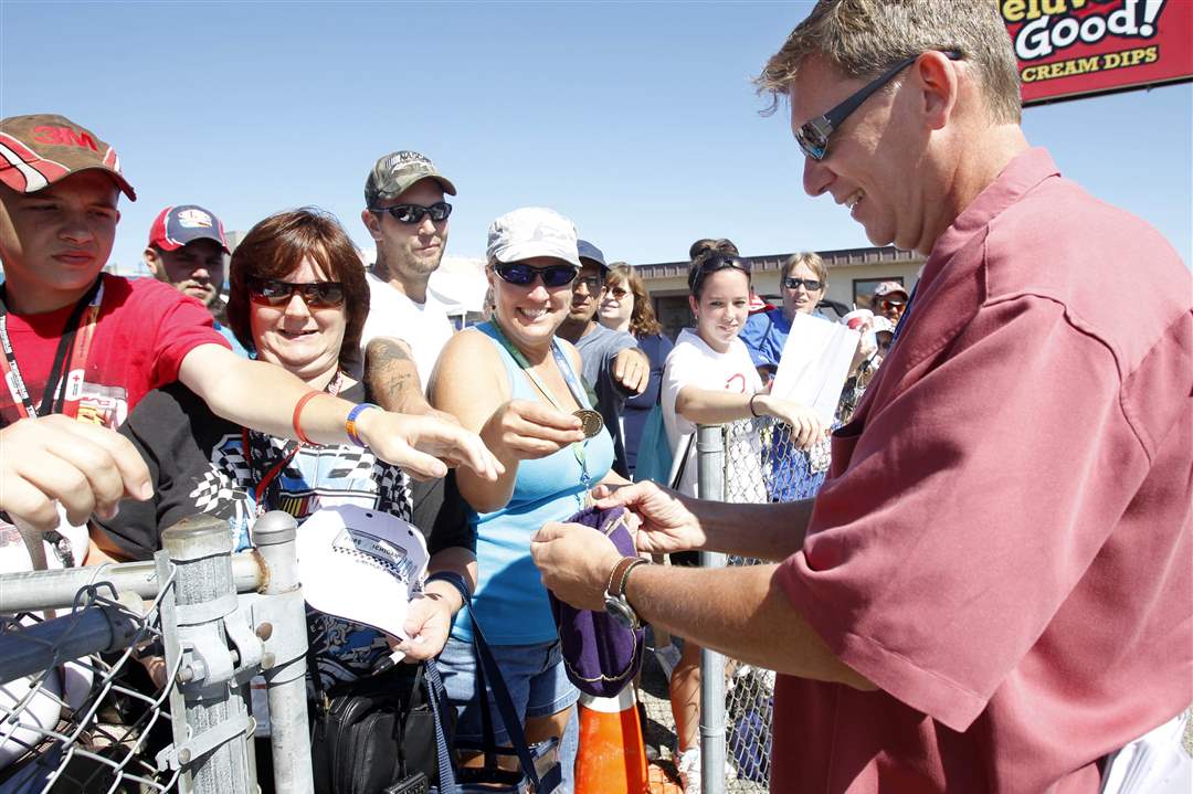 MIS-Roger-Curtis-fans