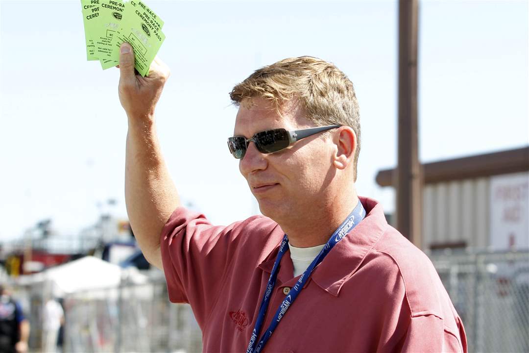 MIS-Roger-Curtis-pre-race-passes