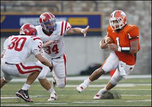 Southview’s Austin Valdez tries to get past Michael Wagner, left, and Scott Wawrzyniak of St. Francis in last night’s season opener.