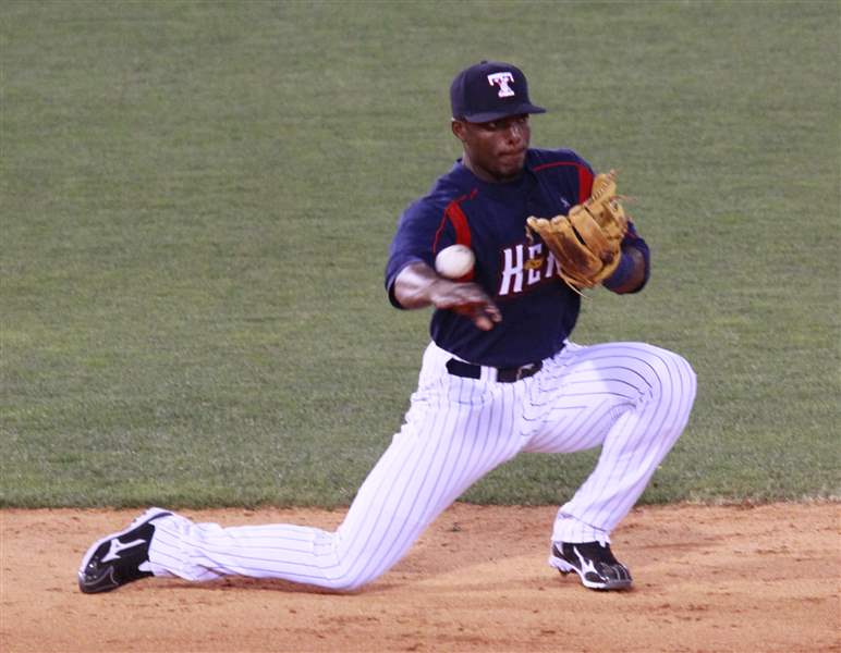 Hens-Audy-Ciriaco-plays-against-brother-Pedro