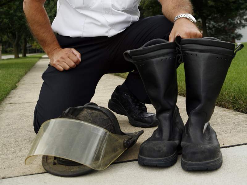 boots-helmet-cervantes