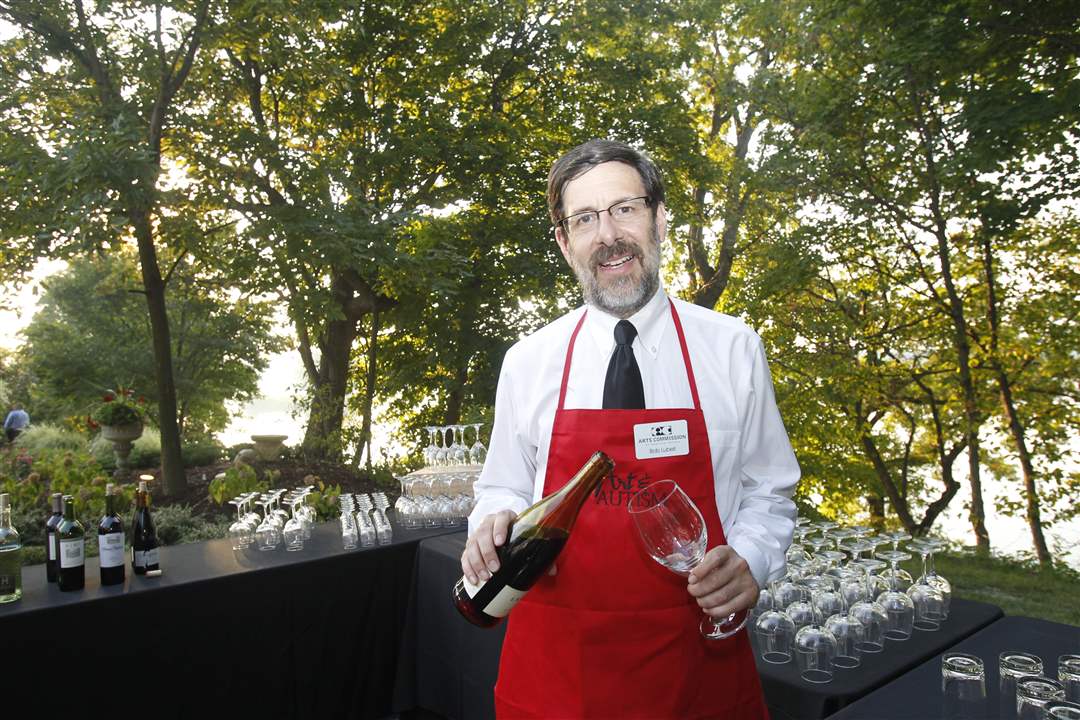 Bob-Lubell-volunteers-at-charity-event