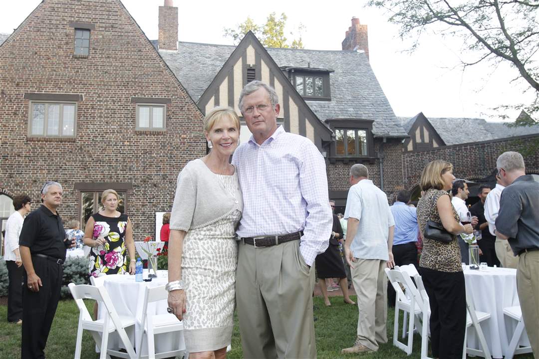 Hostess-Barbara-Steele-left-and-honorary-chairman-George-Chapman