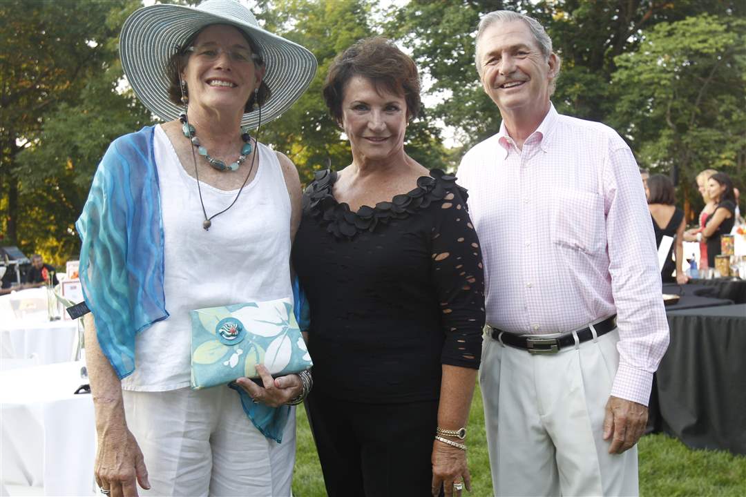 Margy-Trumbull-left-Colleen-Langenderfer-and-Tom-Downling