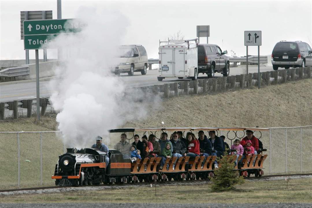 Engineer-Brad-Taylor-of-McComb-O-takes-a-load-of-passengers-for-a-ride