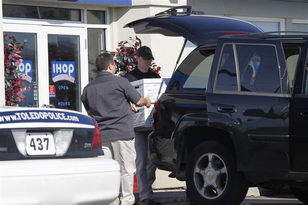 IHOP-Airport-black-SUV-boxes-trunk