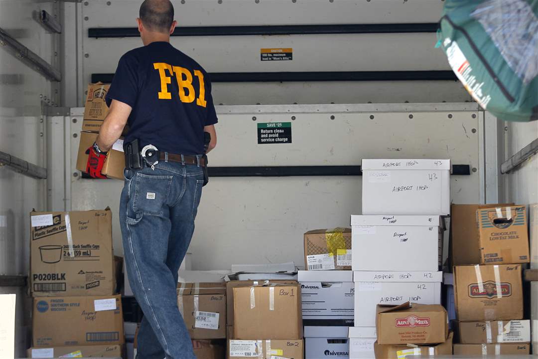 IHOP-Airport-moving-van-trailer-boxes