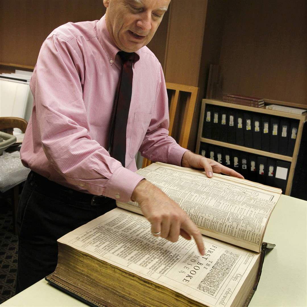 Ed-Hill-curatorial-assistant-at-Toledo-Museum-of-Arts-looks-at-King-James-Version-Bible