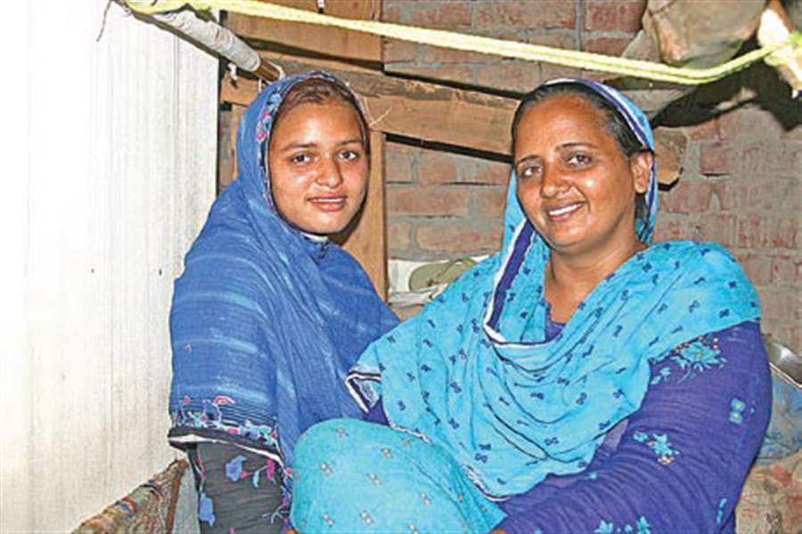 women-rugmakers