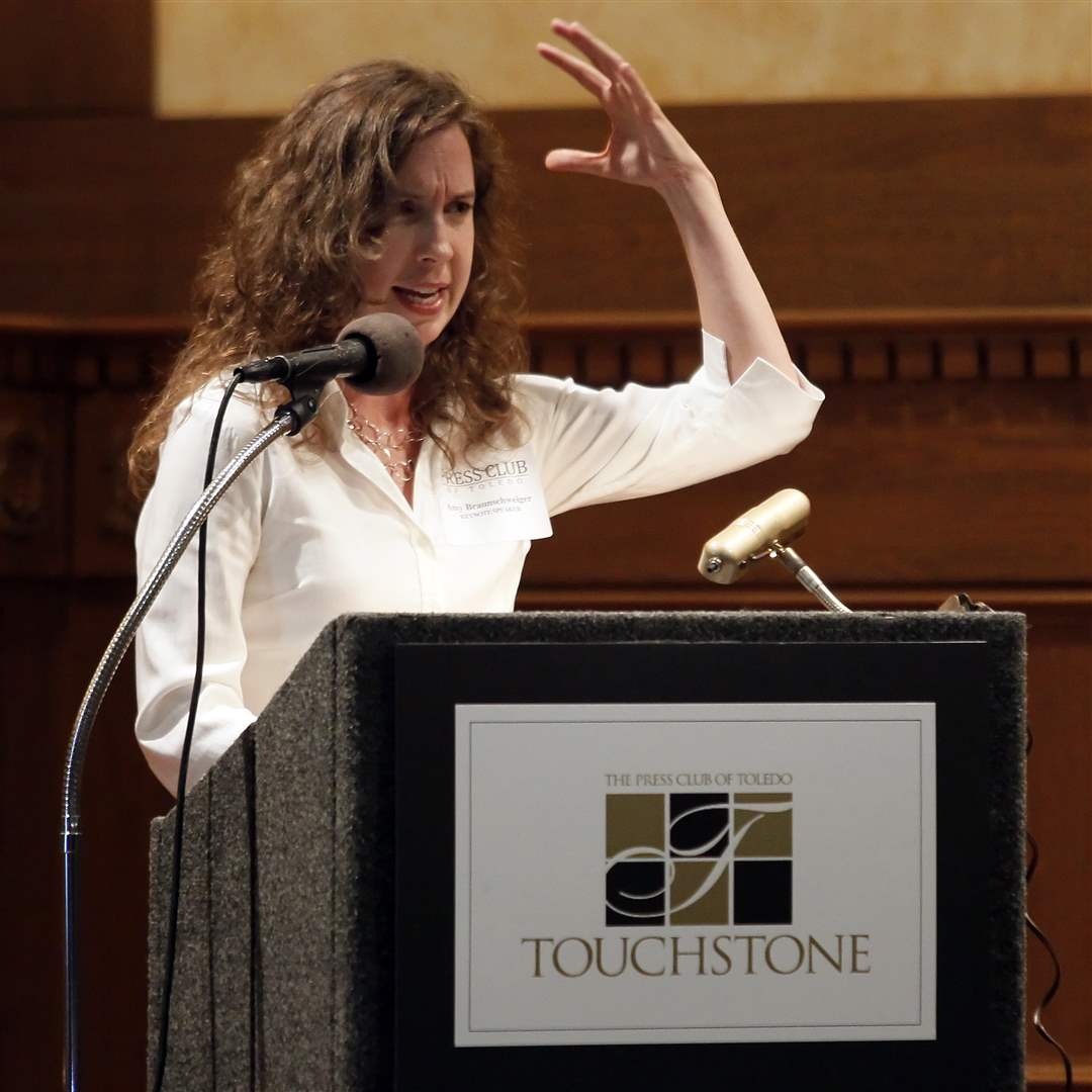 Amy-Braunschweiger-of-Human-Rights-Watch-is-the-keynote-speaker-at-the-Toledo-Press-Club-s-Touchstone-Awards