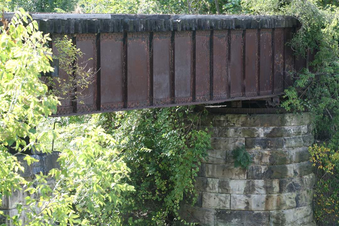 Mag-Nickel-Plate-Railroad-swing-bridge