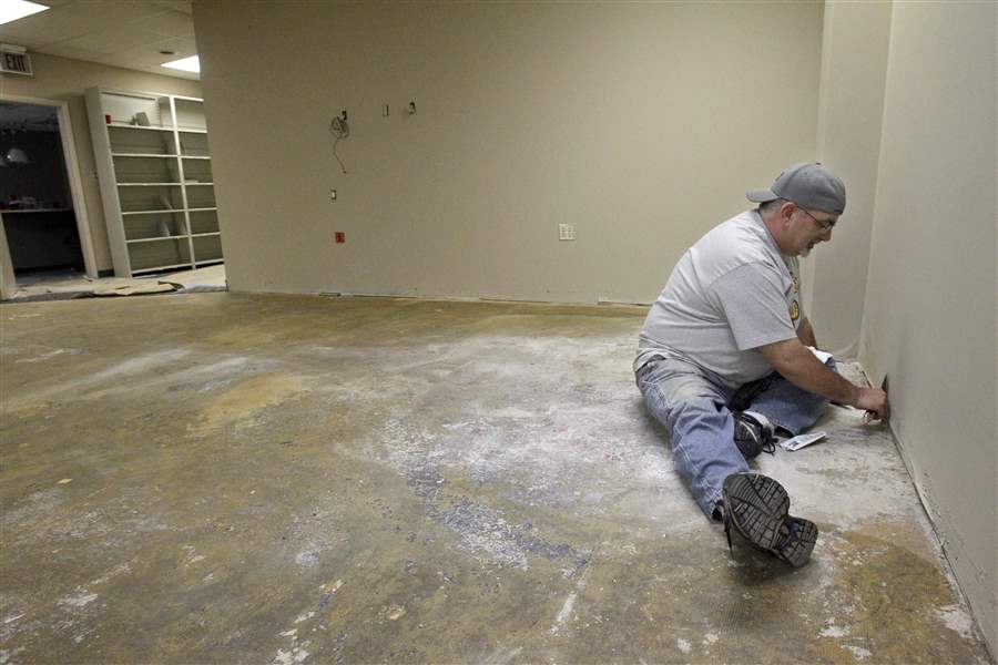 Toledo-Area-Ministries-gets-anniversary-gifts