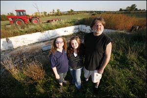 Elmore church is planning a pancake breakfast to raise money for tornado victims Jean, Ana, and David Hunt.
