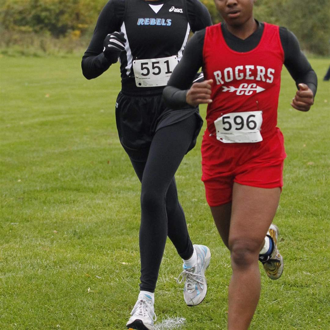 Bowsher-s-Ashley-Parks-stays-on-the-heels-of-eventual-champion-Treasure-Jacobs-of-Rogers