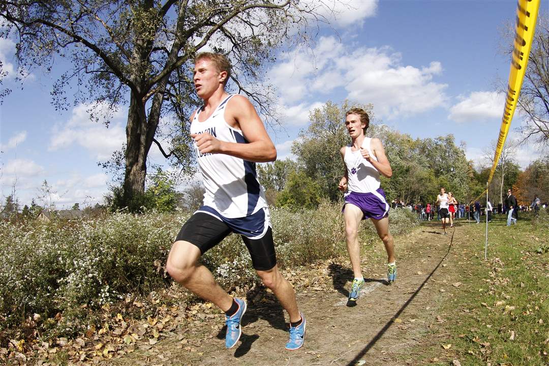 Napoleon-s-Steve-Weaver-left-and-Maumee-s-Willy-Fink-in-a-battle-for-first