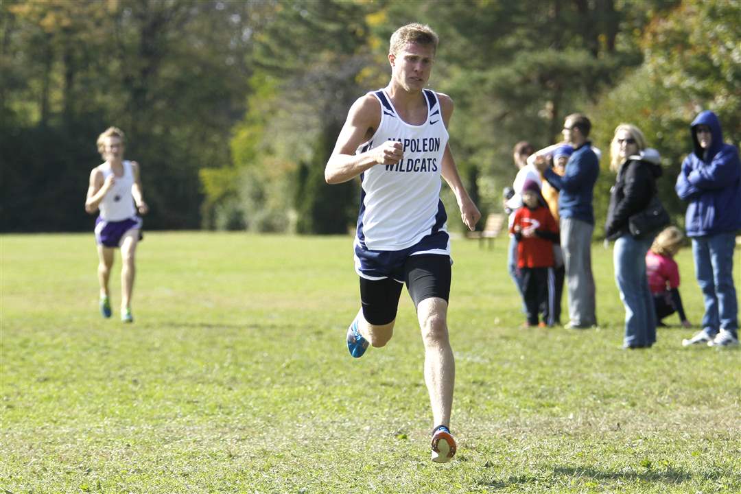 Napoleons-Steve-Weaver-out-kicks-Maumees-Willy-Fink