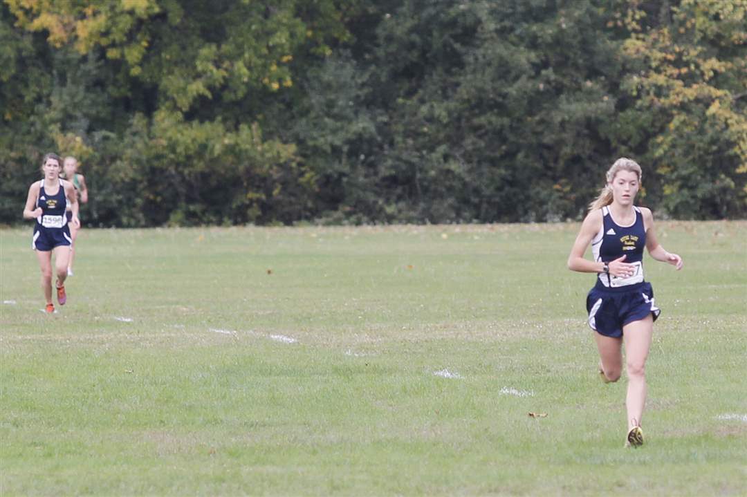 Notre-Dames-Alexandra-Aughenbaugh-and-teammate-Francesca-Valuscek-finish-1-2