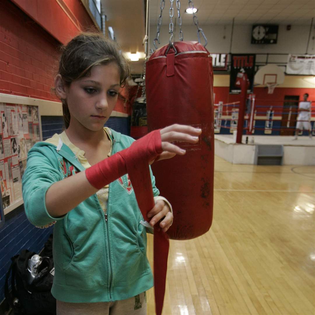 girl-boxer-Hailey-Eagle-hand-wrap