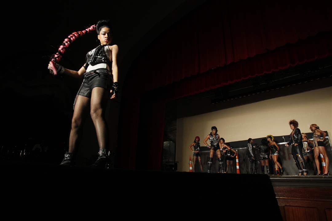 Hairshow-Explosion-Shaniya-Drayton-runway