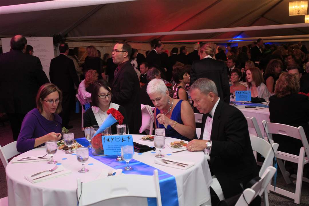 Valentine-Annual-Gala-dinner-tent