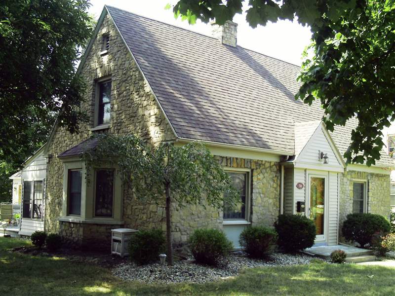 Cape-Cod-house-Ansonia-Street