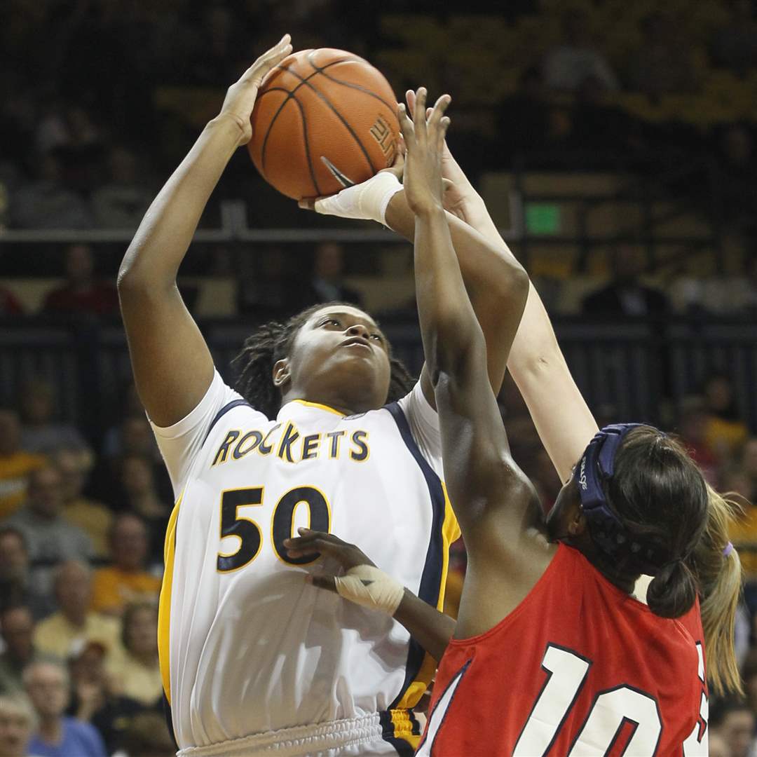 Brianna-Jones-takes-a-shot-over-DeSarae-Chambers