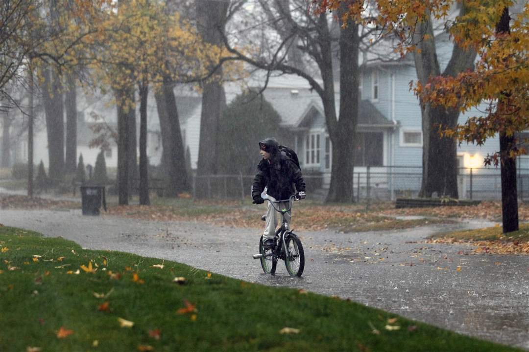 rain-bike-rider