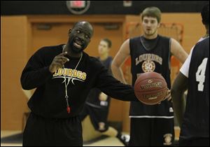 Head coach Andre Smith gives instruction during practice. The Gray Wolves, who don't have a basketball arena on campus, play their home games at Tam-O-Shanter.