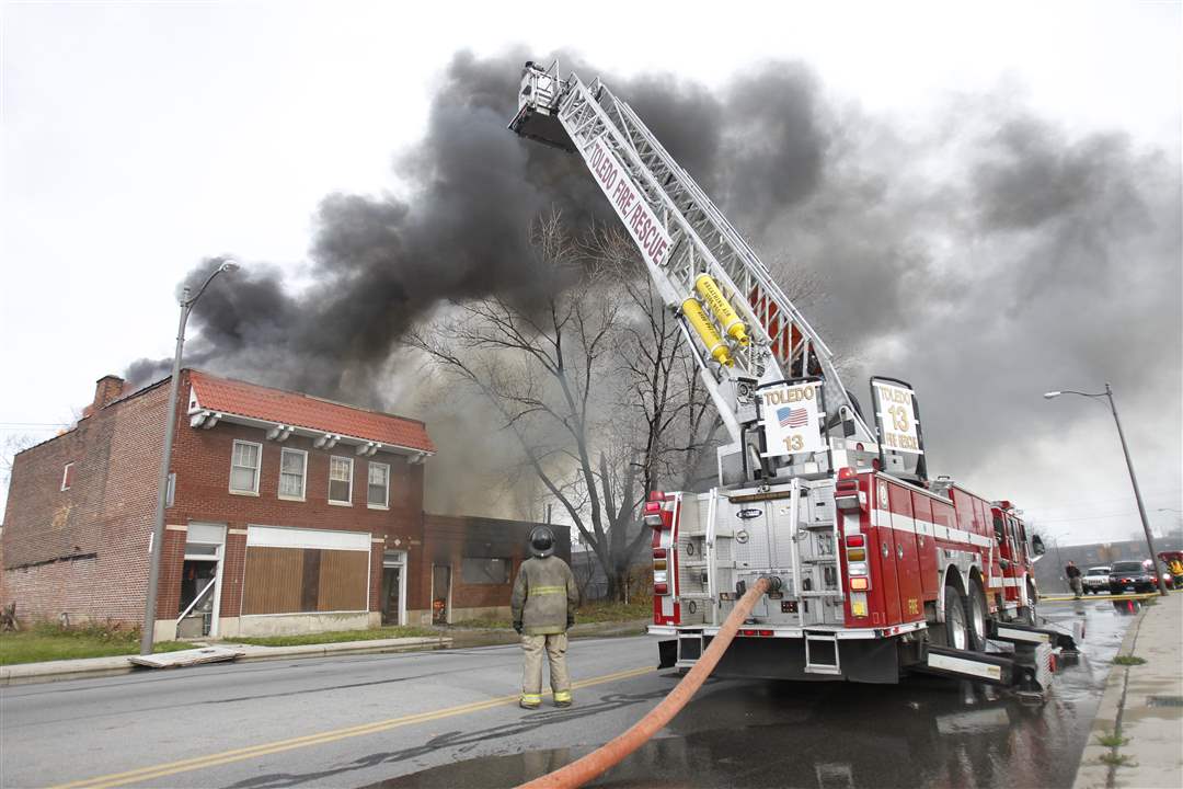 TFD-Dorr-Street-Fire-Ladder-13
