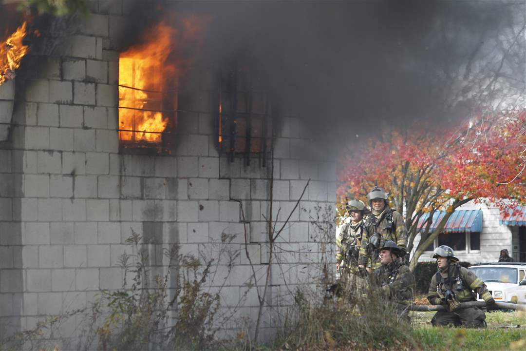 TFD-Dorr-Street-fire-4-hose-line