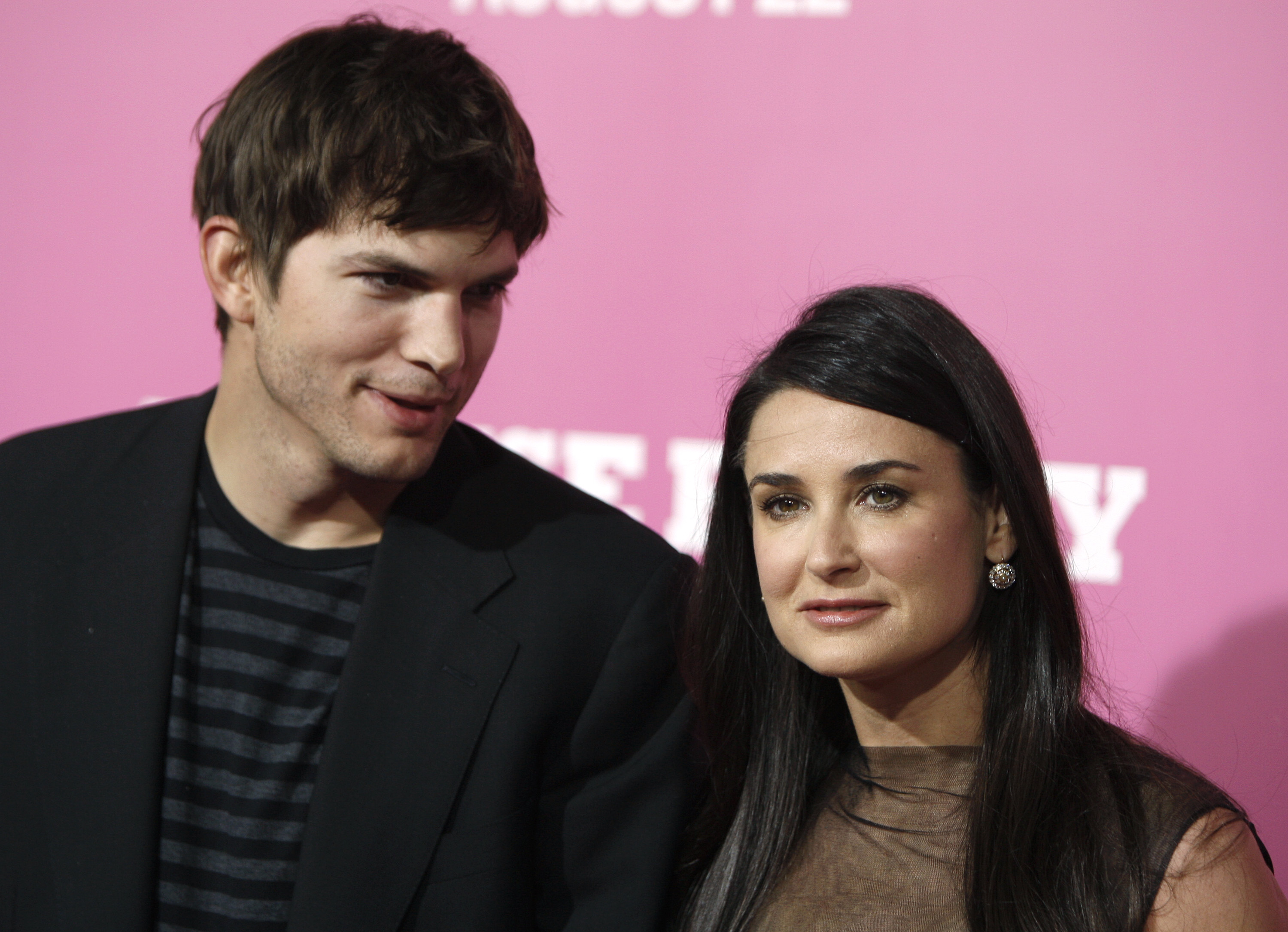 Demi Moore announces plans to end her 6-year marriage to Ashton Kutcher ...